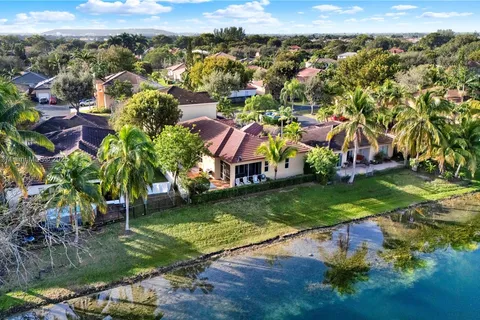 9029 SW 214th St, Cutler Bay FL 33189
