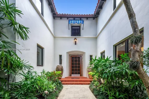 56 S Hibiscus Dr, Miami Beach FL 33139