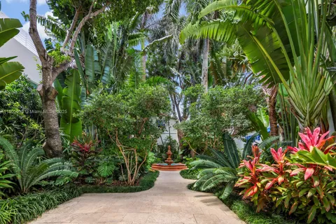 56 S Hibiscus Dr, Miami Beach FL 33139