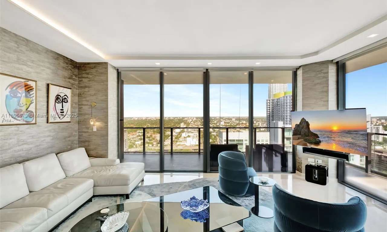 88 SW 7th St # 3212, Miami FL 33130