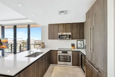 88 SW 7th St # 3212, Miami FL 33130