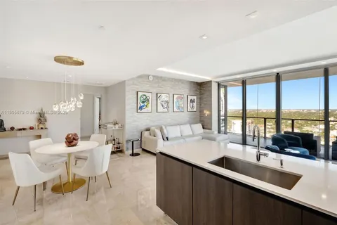 88 SW 7th St # 3212, Miami FL 33130