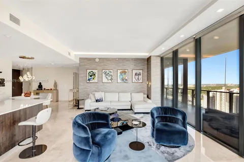 88 SW 7th St # 3212, Miami FL 33130