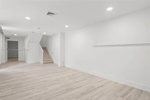 600 NE 27th St, Miami FL 33137