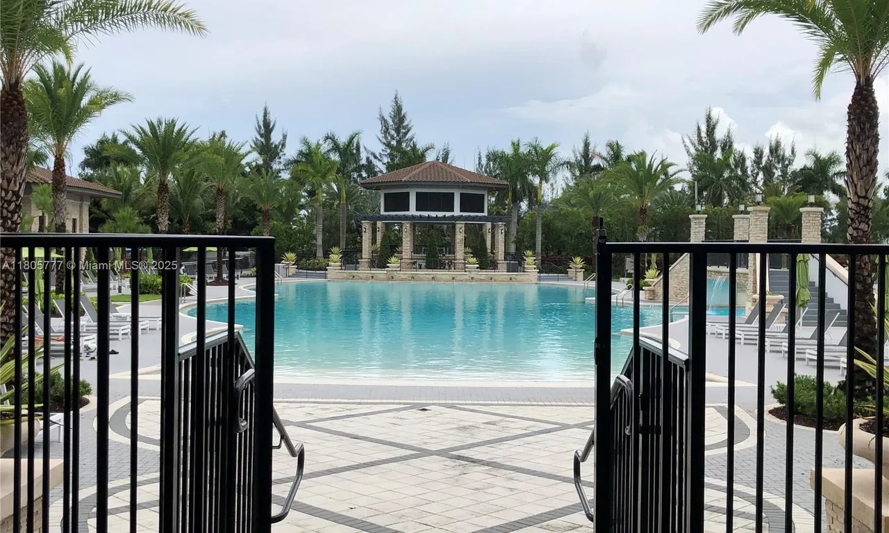 10600 NW 88th St # 203, Doral FL 33178