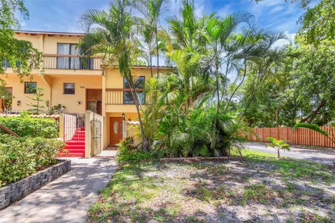 7753 Grande St, Sunrise FL 33351