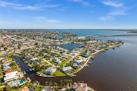 1600 Edith Esplanade, Cape Coral FL 33904