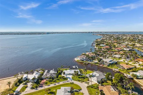 1600 Edith Esplanade, Cape Coral FL 33904