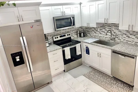 20065 NE 3rd Ct # O3, Miami FL 33179