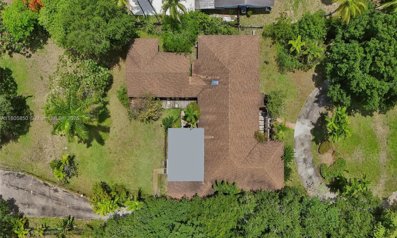 65 NE 152nd St, Miami FL 33162