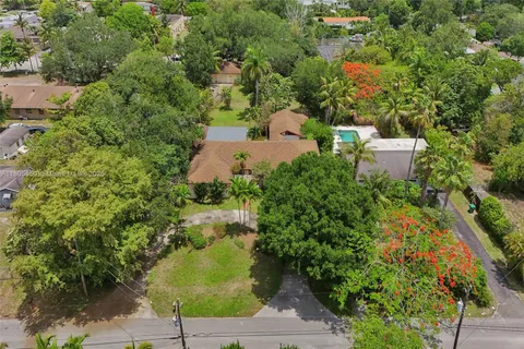 65 NE 152nd St, Miami FL 33162