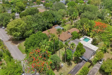 65 NE 152nd St, Miami FL 33162