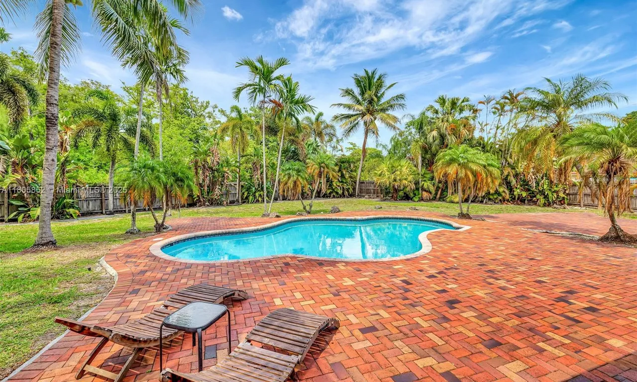 8221 NW 54th Ct, Lauderhill FL 33351