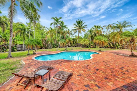 8221 NW 54th Ct, Lauderhill FL 33351