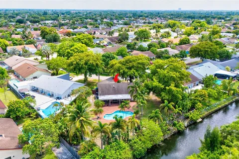 8221 NW 54th Ct, Lauderhill FL 33351