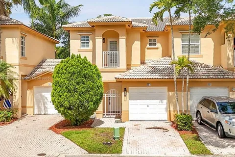 884 NW 170th Ter, Pembroke Pines FL 33028