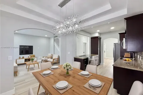 884 NW 170th Ter, Pembroke Pines FL 33028