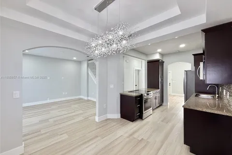 884 NW 170th Ter, Pembroke Pines FL 33028