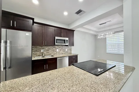 884 NW 170th Ter, Pembroke Pines FL 33028