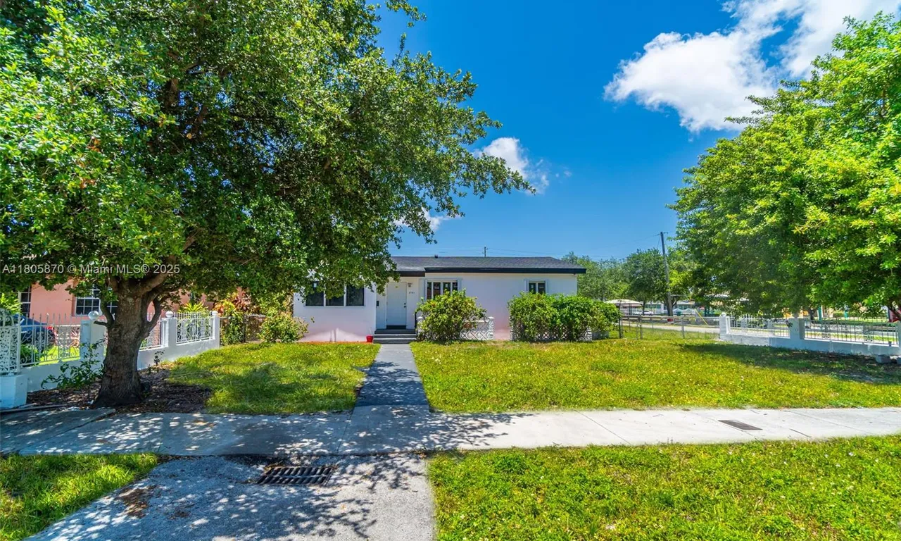 3101 NW 49th St, Miami FL 33142
