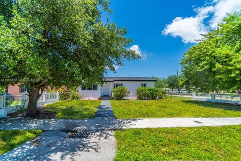 3101 NW 49th St, Miami FL 33142
