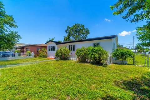 3101 NW 49th St, Miami FL 33142