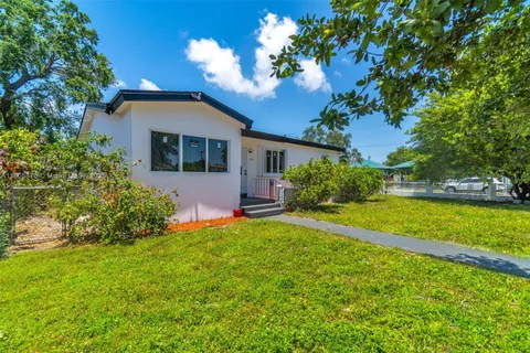 3101 NW 49th St, Miami FL 33142