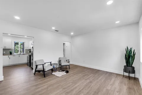 3101 NW 49th St, Miami FL 33142