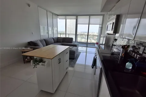 92 SW 3rd St # 3808, Miami FL 33130