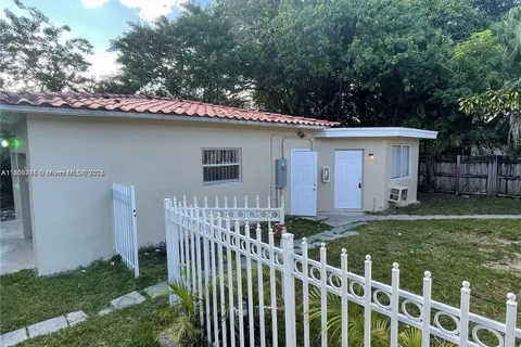 595 NE 121st St # 1, North Miami FL 33161