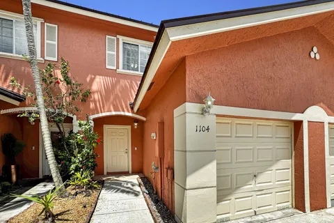 1104 NW 100th Ave, Pembroke Pines FL 33024