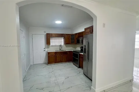 2731 NW 100th St # A, Miami FL 33147