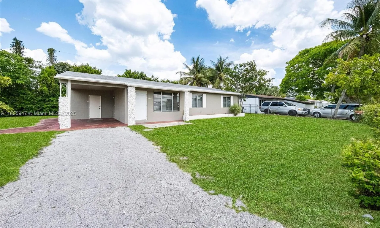 6871 SW 18th St, North Lauderdale FL 33068