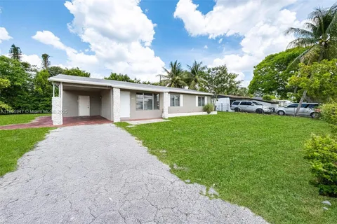 6871 SW 18th St, North Lauderdale FL 33068