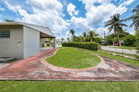 6871 SW 18th St, North Lauderdale FL 33068