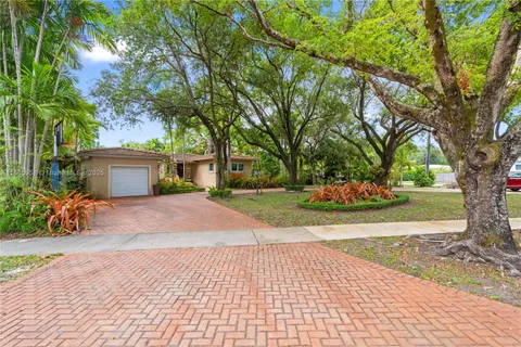 1090 MEADOWLARK AVE, Miami Springs FL 33166