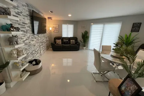 10950 NW 82nd St # 208, Doral FL 33178