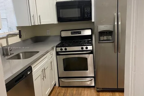 815 W 40 Street # 4, Miami Beach FL 33140