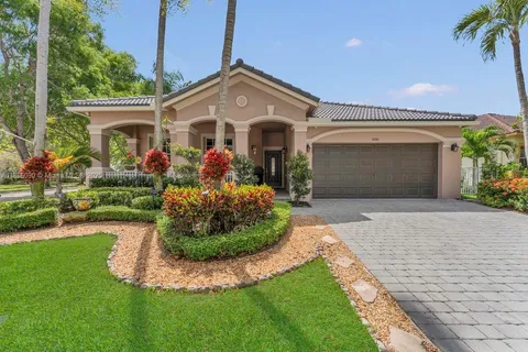 800 Lavender Cir, Weston FL 33327