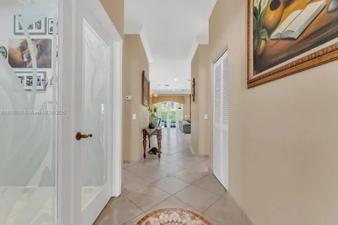800 Lavender Cir, Weston FL 33327