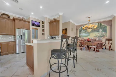 800 Lavender Cir, Weston FL 33327