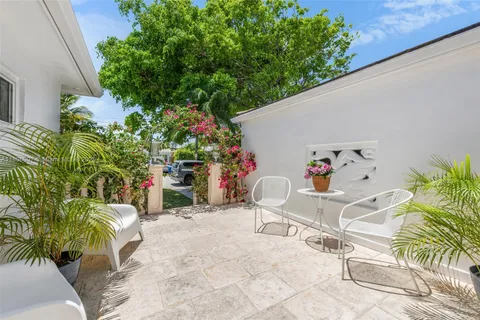 9057 Emerson Ave, Surfside FL 33154