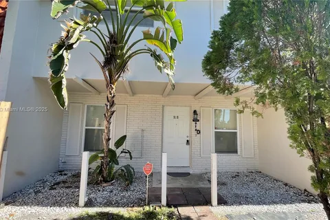 918 SW 74th Ave, North Lauderdale FL 33068