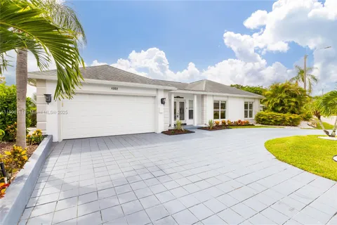 4902 N Travelers Palm Ln, Tamarac FL 33319