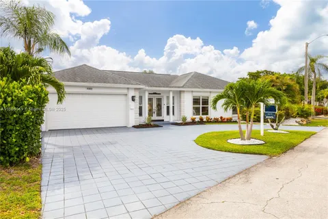 4902 N Travelers Palm Ln, Tamarac FL 33319