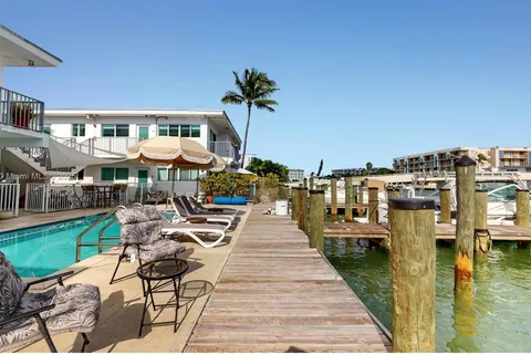 8035 Crespi Blvd # 13, Miami Beach FL 33141