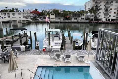 8035 Crespi Blvd # 13, Miami Beach FL 33141