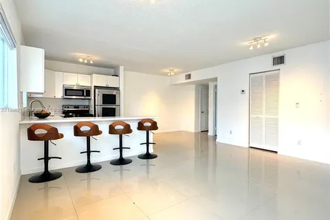 8035 Crespi Blvd # 13, Miami Beach FL 33141