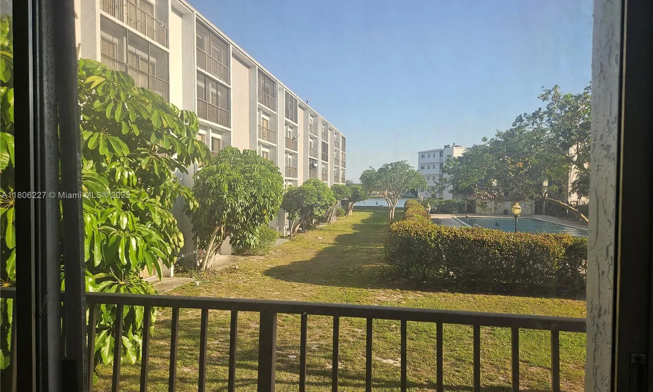 8620 N Sherman Cir # 202, Miramar FL 33025