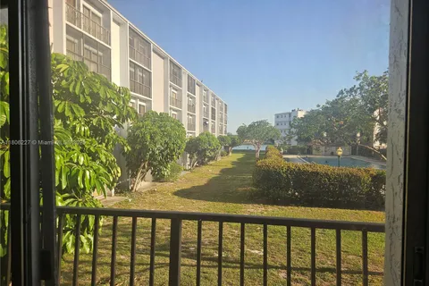 8620 N Sherman Cir # 202, Miramar FL 33025